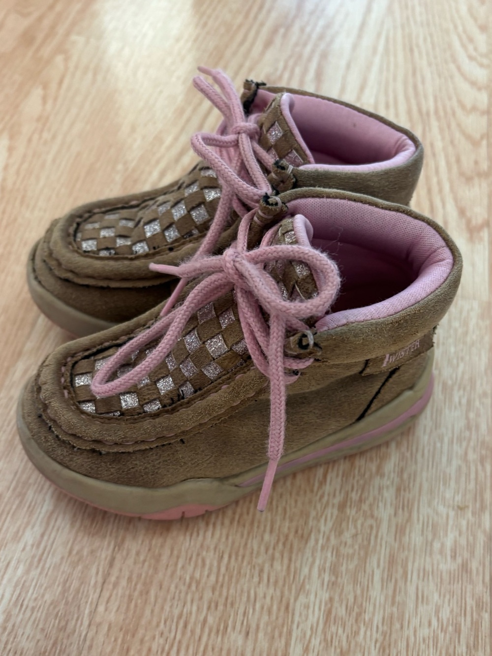 Girls Twister Shoes Size 7